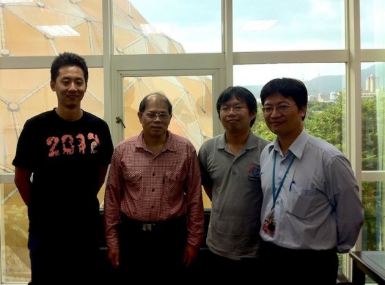 左起：P編、代理館長王錦雄主任、熟知天文的資訊組徐毅宏組長、展覽組陳俊良組長。