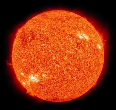 credit: public by NASA/SDO (AIA) ,2010 Aug19 太陽上正持續進行著核融合反應，表面活動的能倆也源自於此。