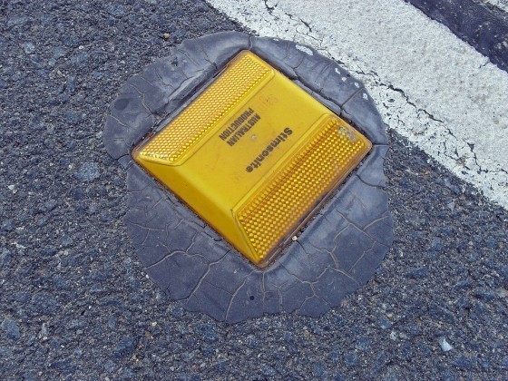1280px-Yellow_raised_pavement_marker
