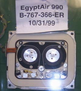 1999年墜毀的埃及航空990班機上，黑盒子裡的磁帶。