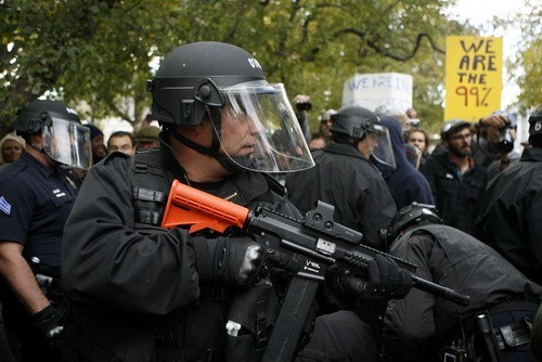 橡皮子彈是警方控制暴亂時的一種武器。