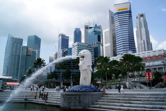 新加坡的國家水務機構在過去五十年來，利用各種創新手法來解決水資源不足的問題，解決國家的用水安全威脅（圖片來源：Wikimedia Commons 作者：Merlion444）。