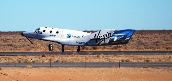 太空船2號在滑行試飛中，順利降落。