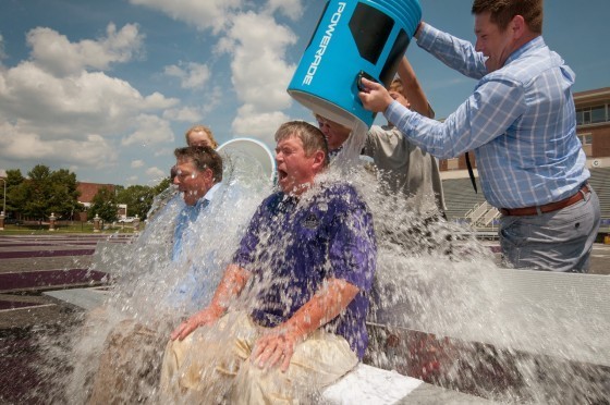 看到冰桶挑戰畫面會讓你覺得冷嗎？ Credit:University of Central Arkansas