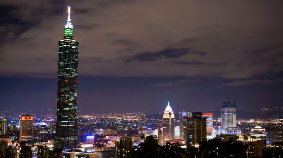 台北101是臺灣的高樓結構與工程技術的巔峰之作，面對臺灣頻繁的地震颱風，台北101如何解決問題？（圖片來源：Flickr用戶Antonio Tajuelo）