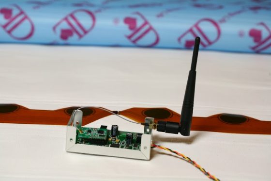無線模組，可以將感應訊號傳送到接收基地台。