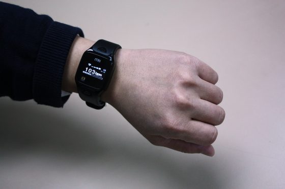 工研院研發的手錶，內嵌NPNS可感測心跳。