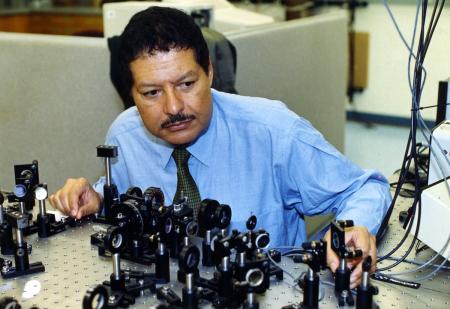 1999年諾貝爾獎化學獎得主Ahmed Zewail. souce：caltech