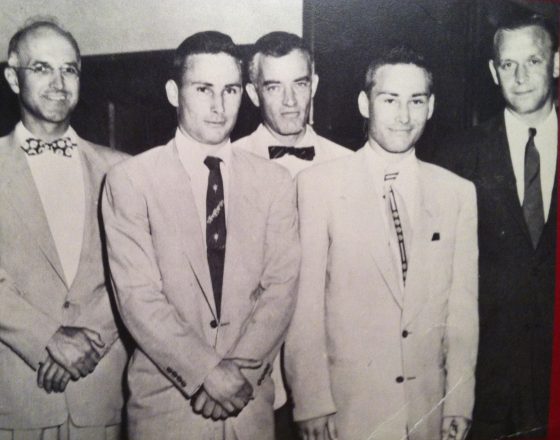 理查德、羅納德兄弟和移植團隊的合照，後排最左方的人就是穆雷醫師。from: wikimedia