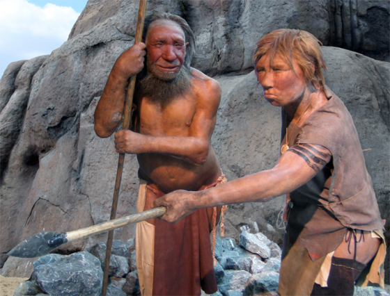 Neandertal_adam_ve_kadın_modeli,_Almanya