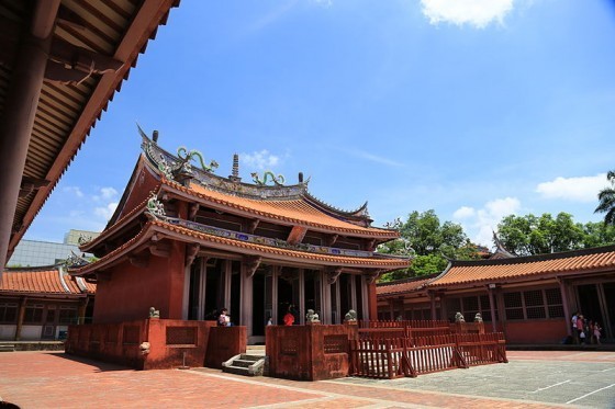 800px-台南市孔廟大成殿外觀右側