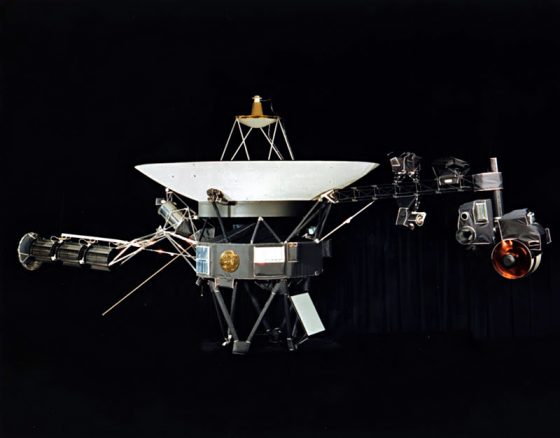 想知道航海家1號、2號從1977年出發後，現在在宇宙的哪裡了嗎？可以到NASA網站中看看「航海家號在哪裡？」。圖／NASA