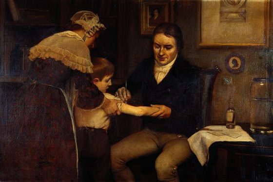 Edward Jenner 示範兒童疫苗接種。圖／wiki