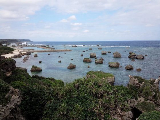 位於沖繩宮古島的東平安名岬的海嘯石遺跡。圖／作者提供