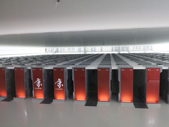具有 864 個機櫃的超級電腦「京」。圖／wiki
