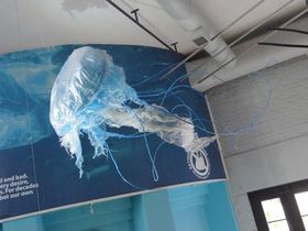 塑膠袋做的水母提醒海洋垃圾的嚴重性 陳勇輝 攝