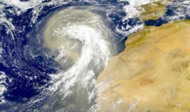 從撒哈拉沙漠吹向大西洋的沙塵暴