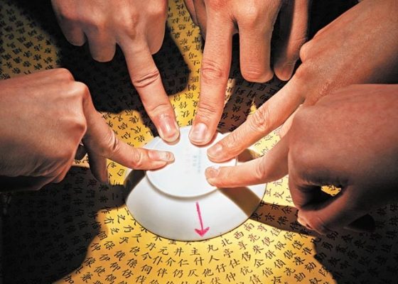 碟仙現身!?為什麼我的手會不受控制地移動? - PanSci 泛科學