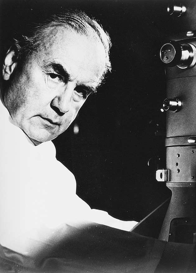 赫爾穆特.魯斯卡(Helmut Ruska,約 1969 年)